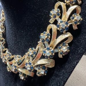 Vintage original Coro Pegasus rhinestone goldtone bib necklace